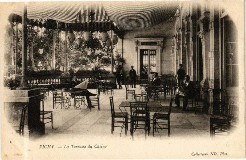 Carte postale ancienne Vichy La Terrase du Casino à Vichy
