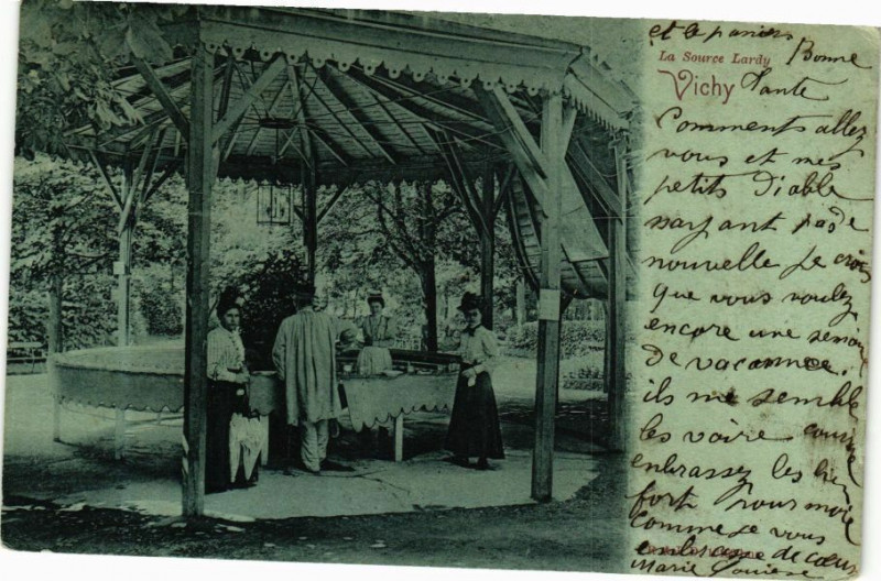 Carte postale ancienne Vichy La Source Lardy à Vichy