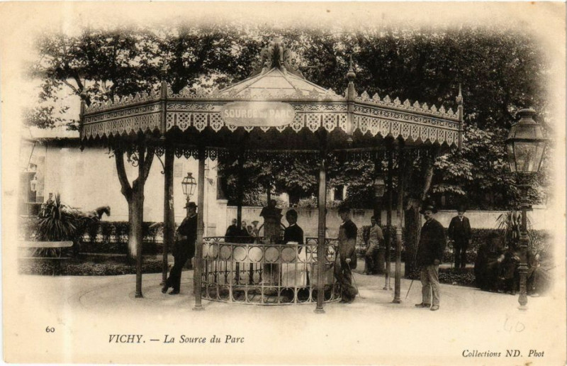 Carte postale ancienne Vichy La Source du Parc à Vichy