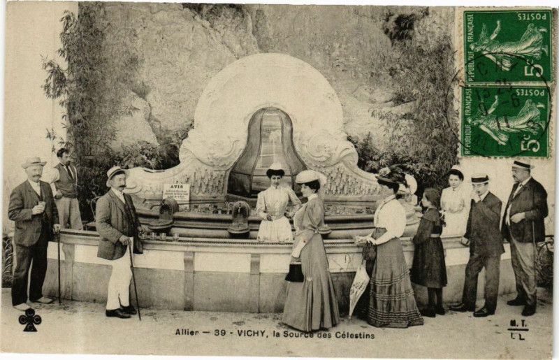 Carte postale ancienne Vichy La Source des Célestins à Vichy