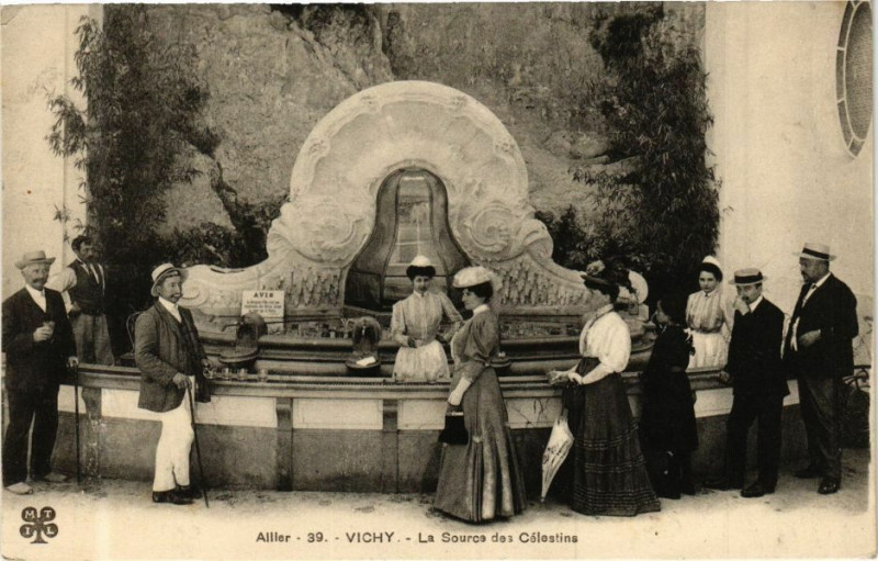 Carte postale ancienne Vichy La Source des Célestins à Vichy