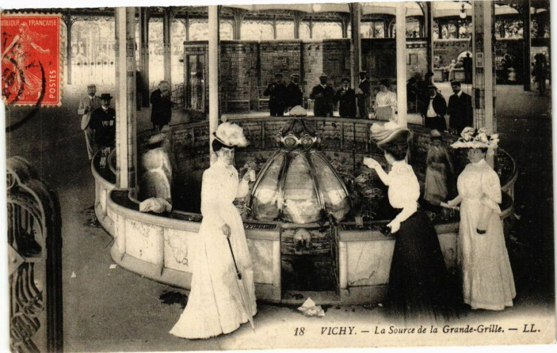 Carte postale ancienne Vichy La Source de la Grande Grille à Vichy