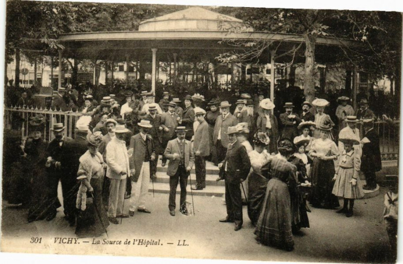 Carte postale ancienne Vichy La Source de l'Hopital à Vichy