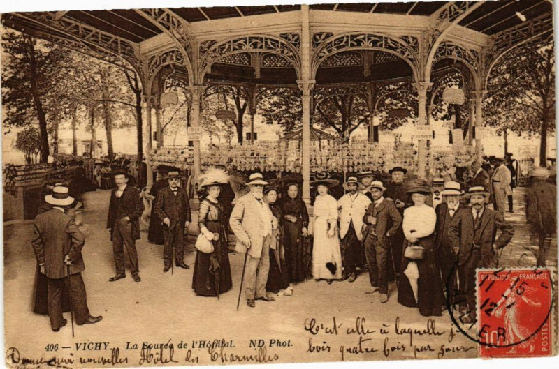 Carte postale ancienne Vichy La Source de l'Hopital à Vichy
