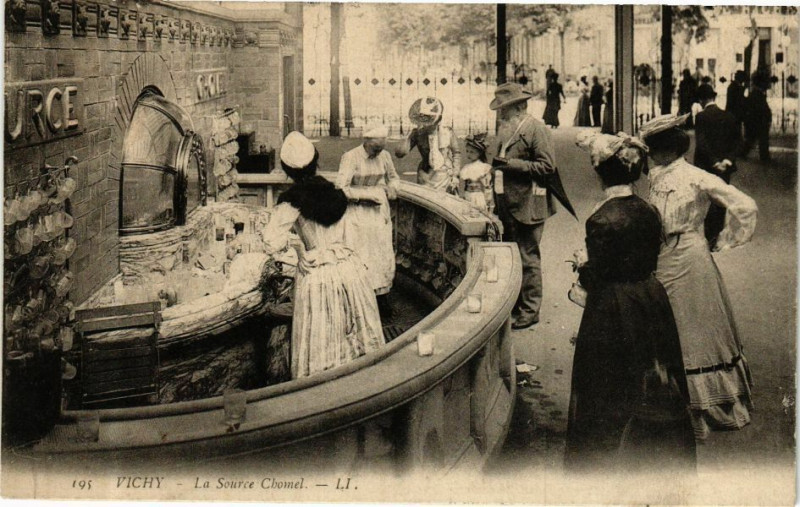 Carte postale ancienne Vichy La Source Chomel à Vichy