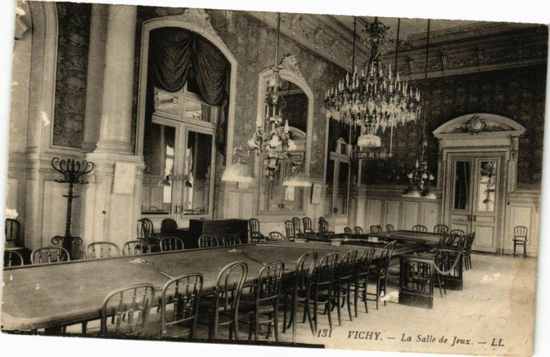 Carte postale ancienne Vichy La Salle de Jeux à Vichy