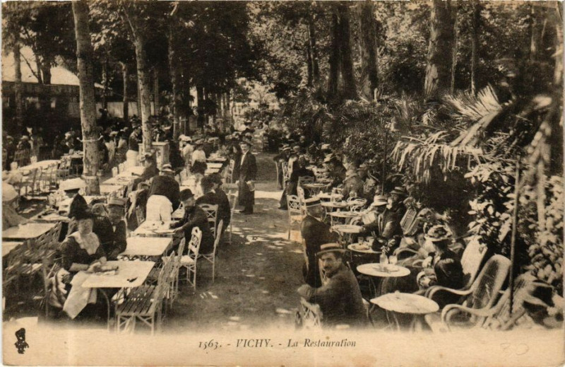 Carte postale ancienne Vichy La Restauration à Vichy