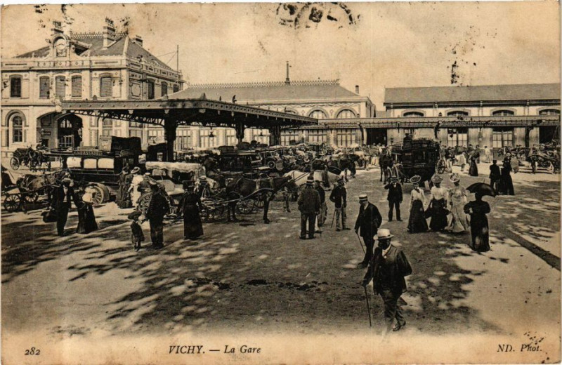 Carte postale ancienne Vichy La Gare à Vichy