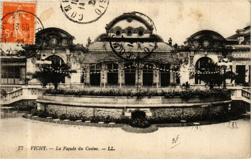 Carte postale ancienne Vichy La facade du Casino à Vichy