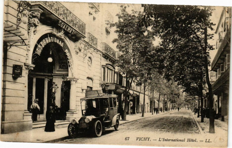 Carte postale ancienne Vichy L'International Hotel à Vichy