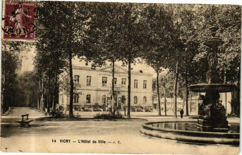 Carte postale ancienne Vichy L'Hotel de Ville à Vichy