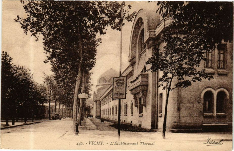 Carte postale ancienne Vichy L'Etablissement Thermal à Vichy