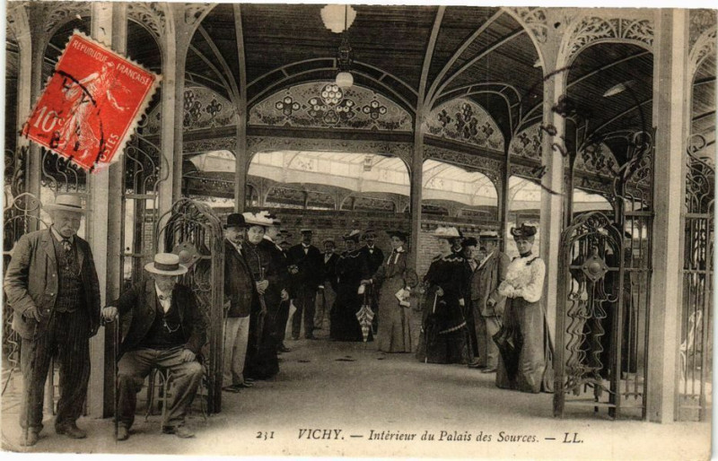 Carte postale ancienne Vichy Intérieur du Palais des Sources à Vichy