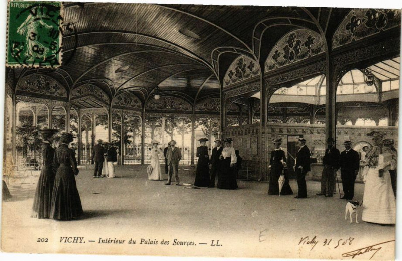 Carte postale ancienne Vichy Intérieur du Palais des Sources à Vichy