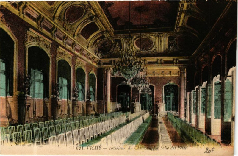 Carte postale ancienne Vichy Intérieur du Casino-La Salle des Fétes à Vichy