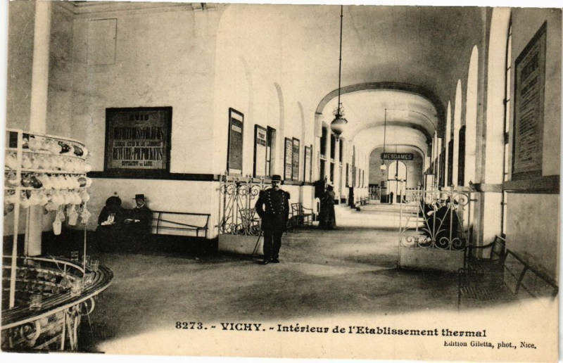 Carte postale ancienne Vichy Intérieur de l'Etablissement thermal à Vichy