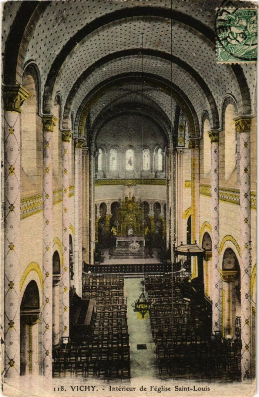 Carte postale ancienne Vichy Intérieur de l'eglise St-Louis à Vichy