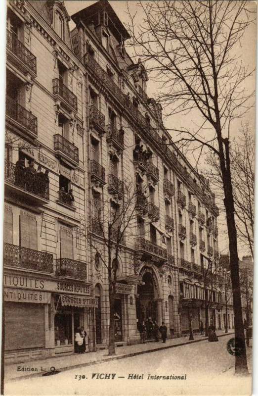Carte postale ancienne Vichy Hotel International à Vichy