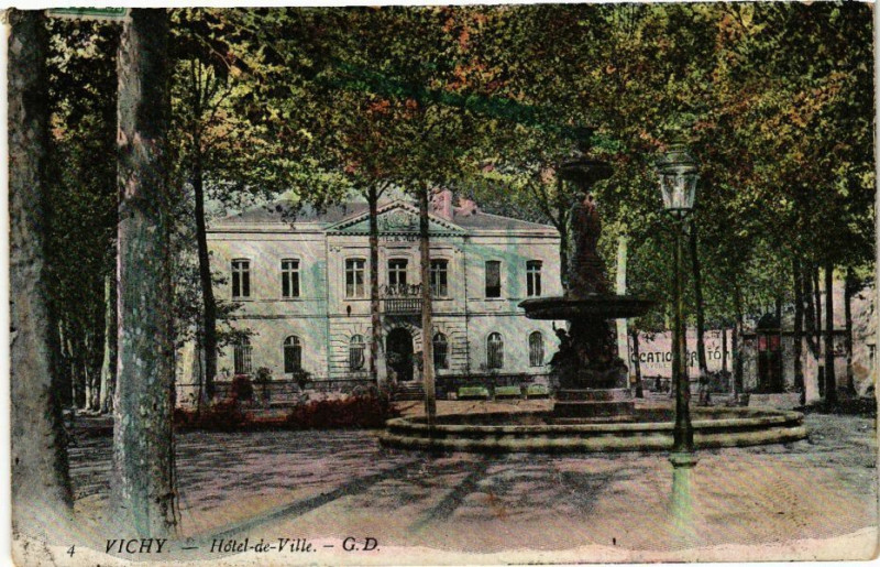 Carte postale ancienne Vichy Hotel de Ville à Vichy