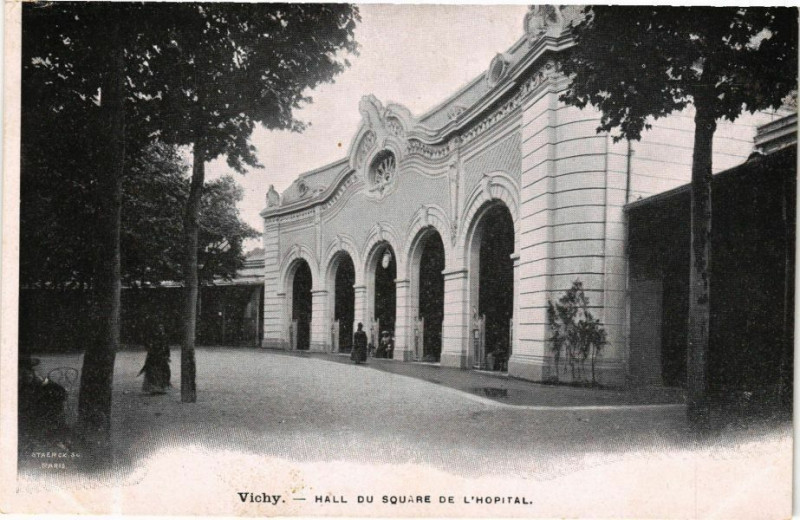 Carte postale ancienne Vichy Hall du Square de l'Hopital à Vichy