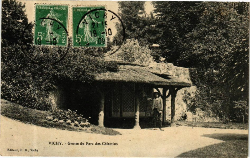 Carte postale ancienne Vichy Grotte du Parc des Célestins à Vichy