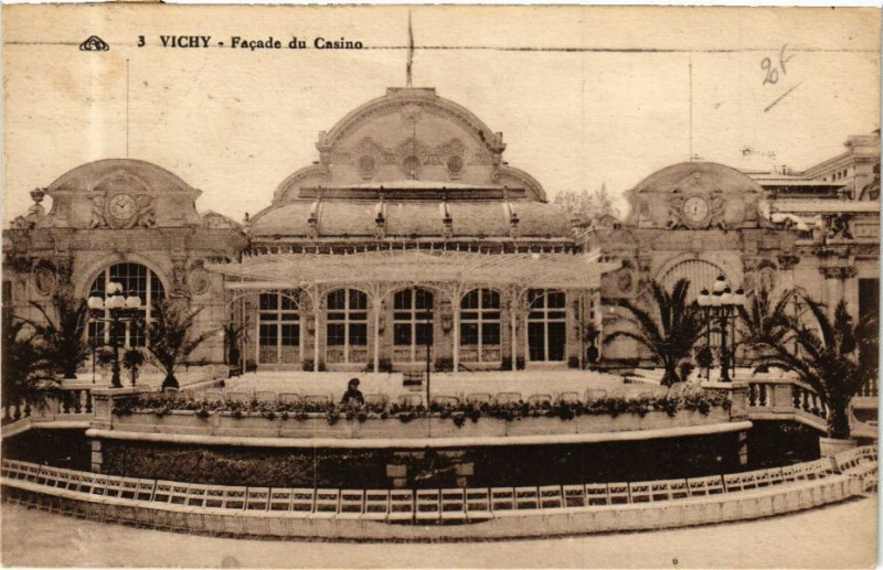 Carte postale ancienne Vichy Facade du Casino à Vichy