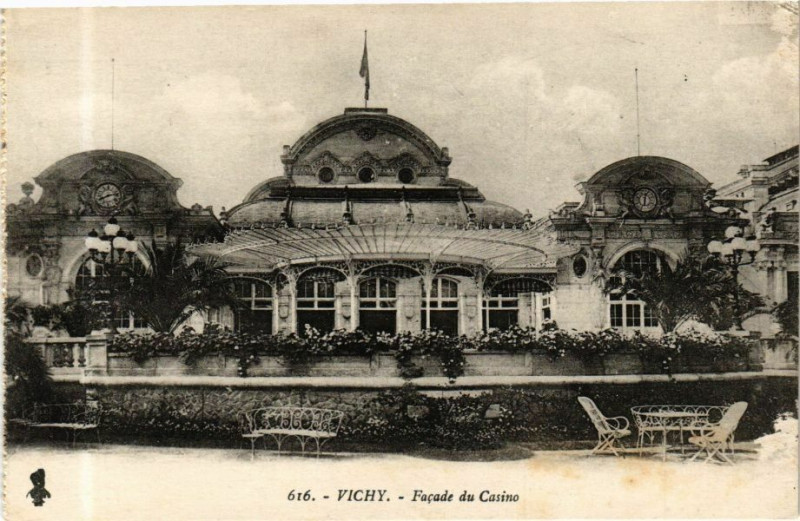 Carte postale ancienne Vichy Facade du Casino à Vichy