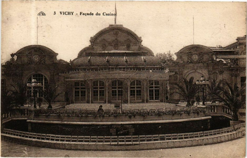 Carte postale ancienne Vichy Facade du Casino à Vichy
