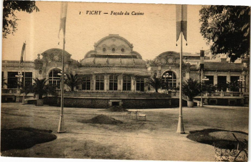 Carte postale ancienne Vichy Facade du Casino à Vichy