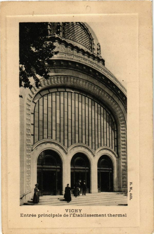 Carte postale ancienne Vichy Entrée principale de l'Etablissement thermal à Vichy