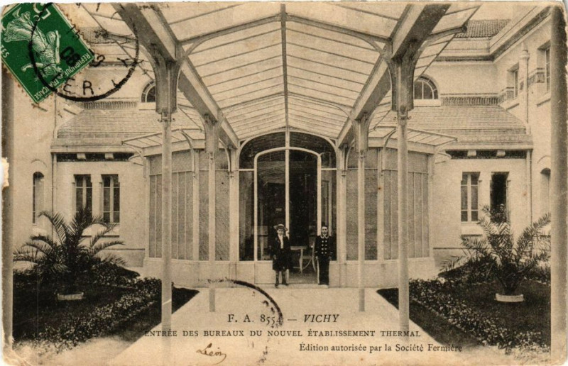 Carte postale ancienne Vichy Entrée des Bureaux du Nouvel Etablissement Thermal à Vichy