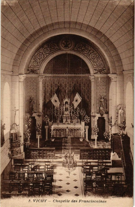 Carte postale ancienne Vichy Chapelle des Franciscaines à Vichy