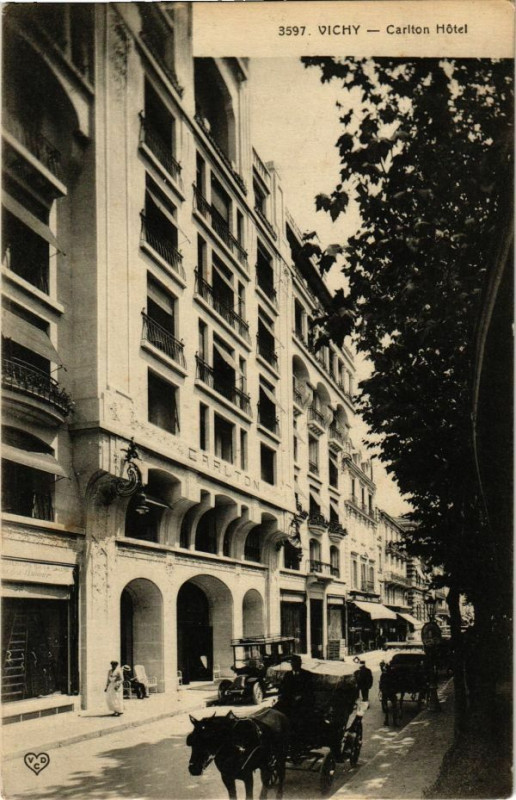 Carte postale ancienne Vichy Carlton Hotel à Vichy