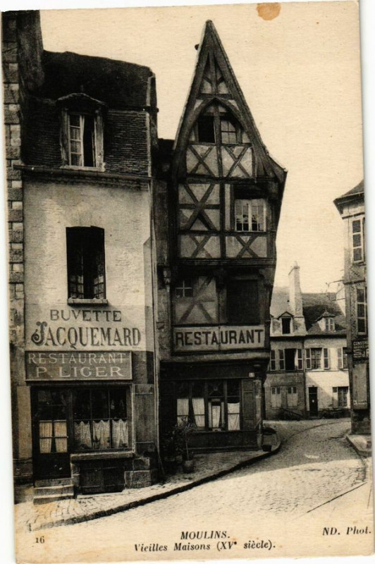 Carte postale ancienne Moulins - Vieilles Maisons à Moulins
