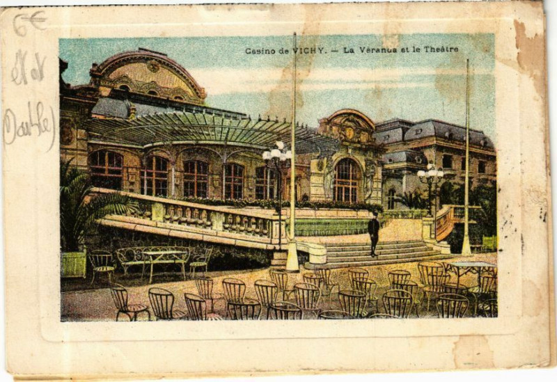 Carte postale ancienne Casino de Vichy La Veranda et le Théatre à Vichy