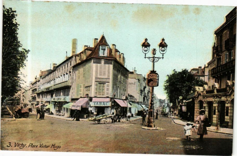 Carte postale ancienne Ed. Aqua 3 Vichy Place Victor Hugo à Vichy