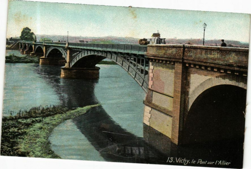 Carte postale ancienne Ed. Aqua 13 Vichy Le Pont sur l'Allier à Vichy