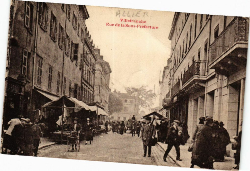 Carte postale ancienne Villefranche-Rue de la Sous-Préfecture