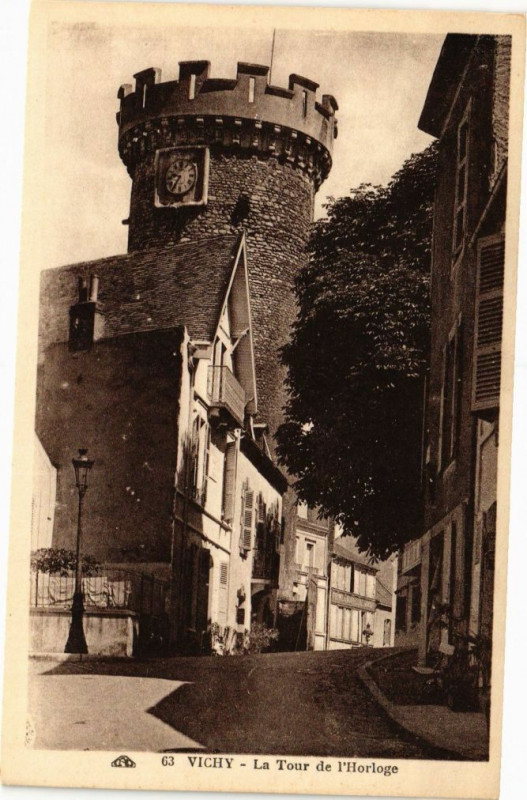 Carte postale ancienne Vichy La Tour de l'Horloge à Vichy