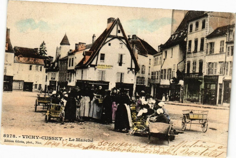 Carte postale ancienne Vichy Cusset - Le Marché à Vichy