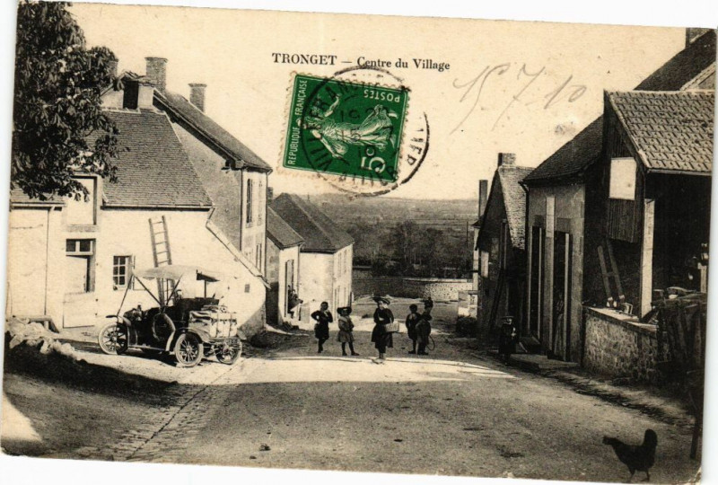 Carte postale ancienne Centre du Village à Tronget