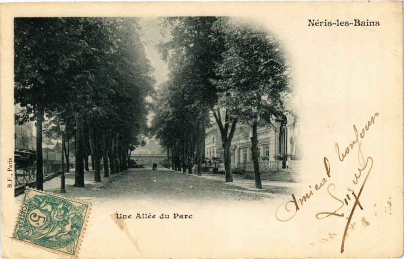 Carte postale ancienne Neris-les-Bains - Une Allée du Parc à Néris-les-Bains