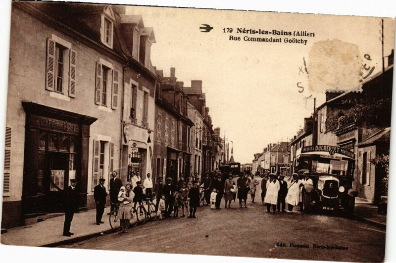 Carte postale ancienne Neris-les-Bains - Rue Commandant Goetchy à Néris-les-Bains