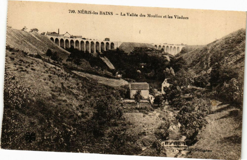 Carte postale ancienne Neris-les-Bains - La Vallée des Moulins et les Viaducs à Néris-les-Bains