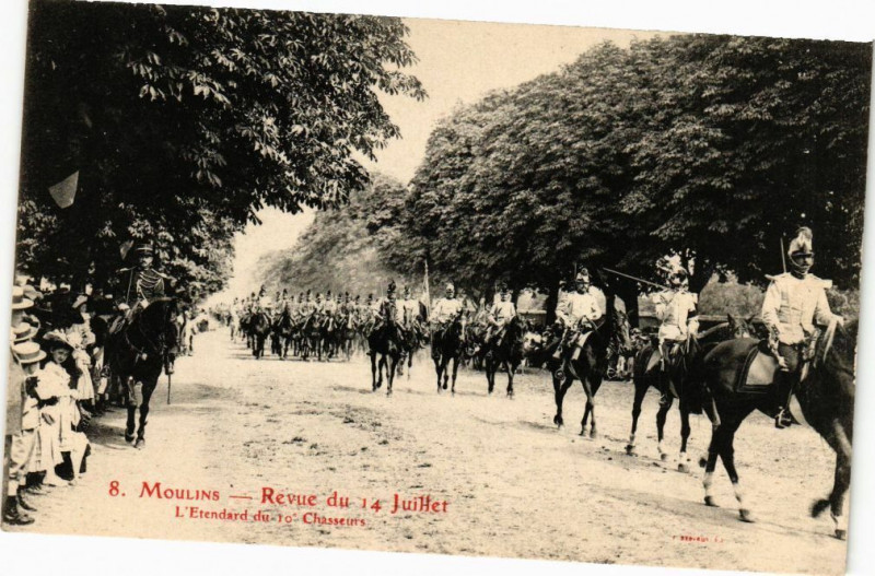 Carte postale ancienne Moulins - Revue du 14 Juillet à Moulins