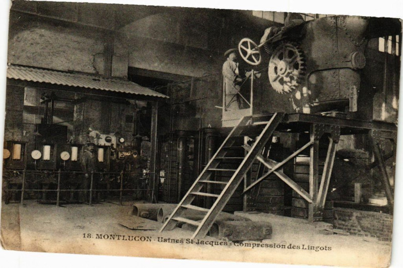 Carte postale ancienne Montlucon - Usines St-Jacques-Compression des Lingots à Montluçon