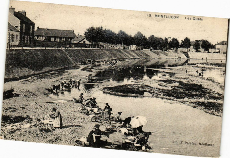 Carte postale ancienne Montlucon - Les Quais à Montluçon