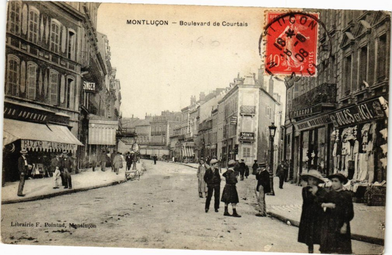 Carte postale ancienne Montlucon - Boulevard de Courtais à Montluçon