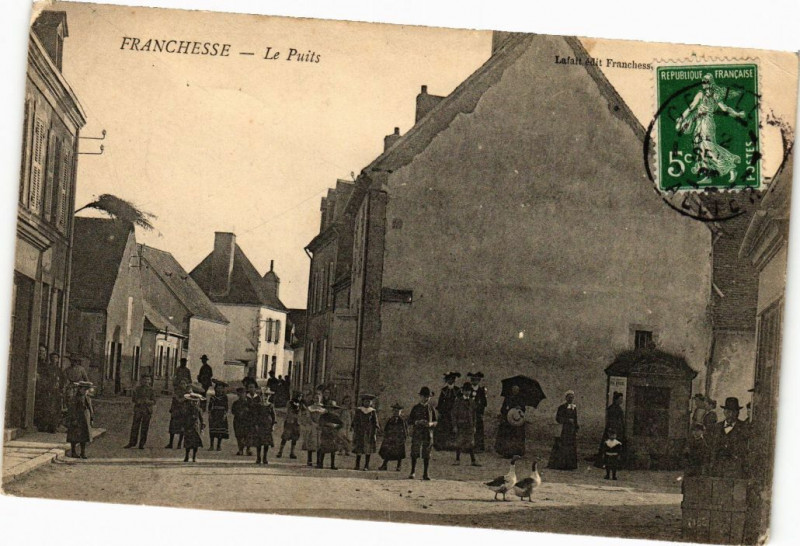 Carte postale ancienne Franchesse - Le Puits à Franchesse