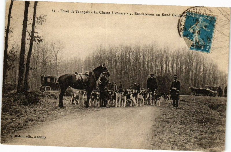 Carte postale ancienne Foret de Troncais - La Chasse a courre-Rendez-vous au Rond
